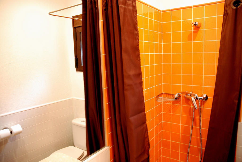 Hostal El Cardenillo Madrigal de la Vera Cameră foto